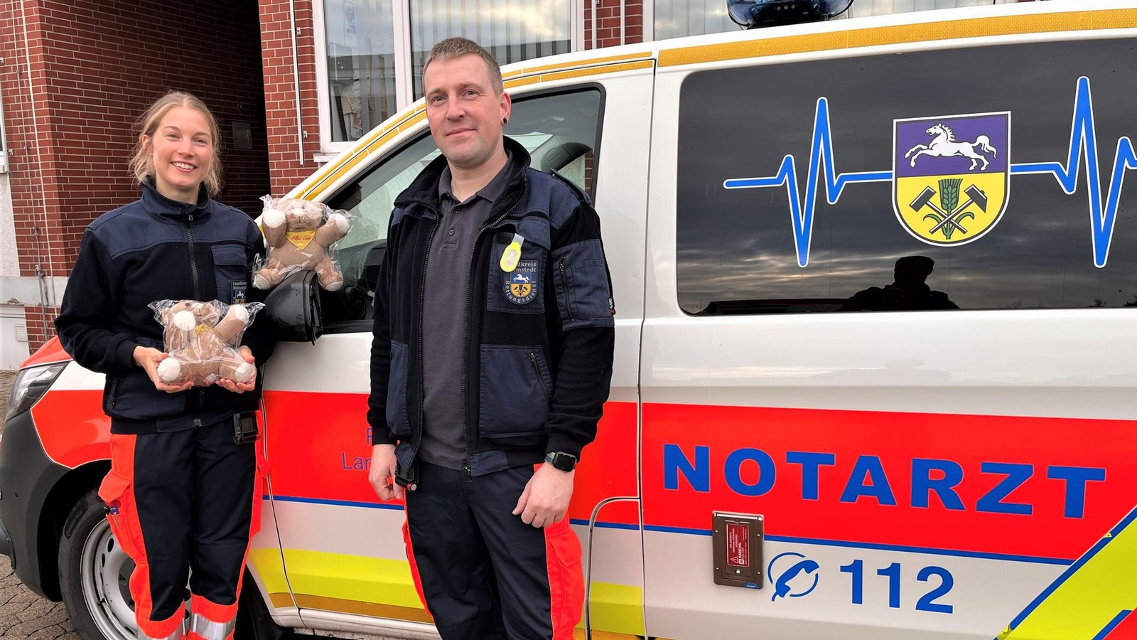 Beim-Helmstedter-Rettungsdienst-sind-jetzt-niedliche-Trostspender-an-Bord