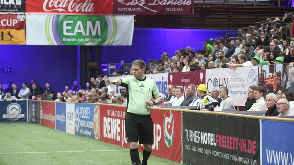 Wie Fußballer nach der Pfeife von zwei Schiedsrichtern aus dem Harz tanzen