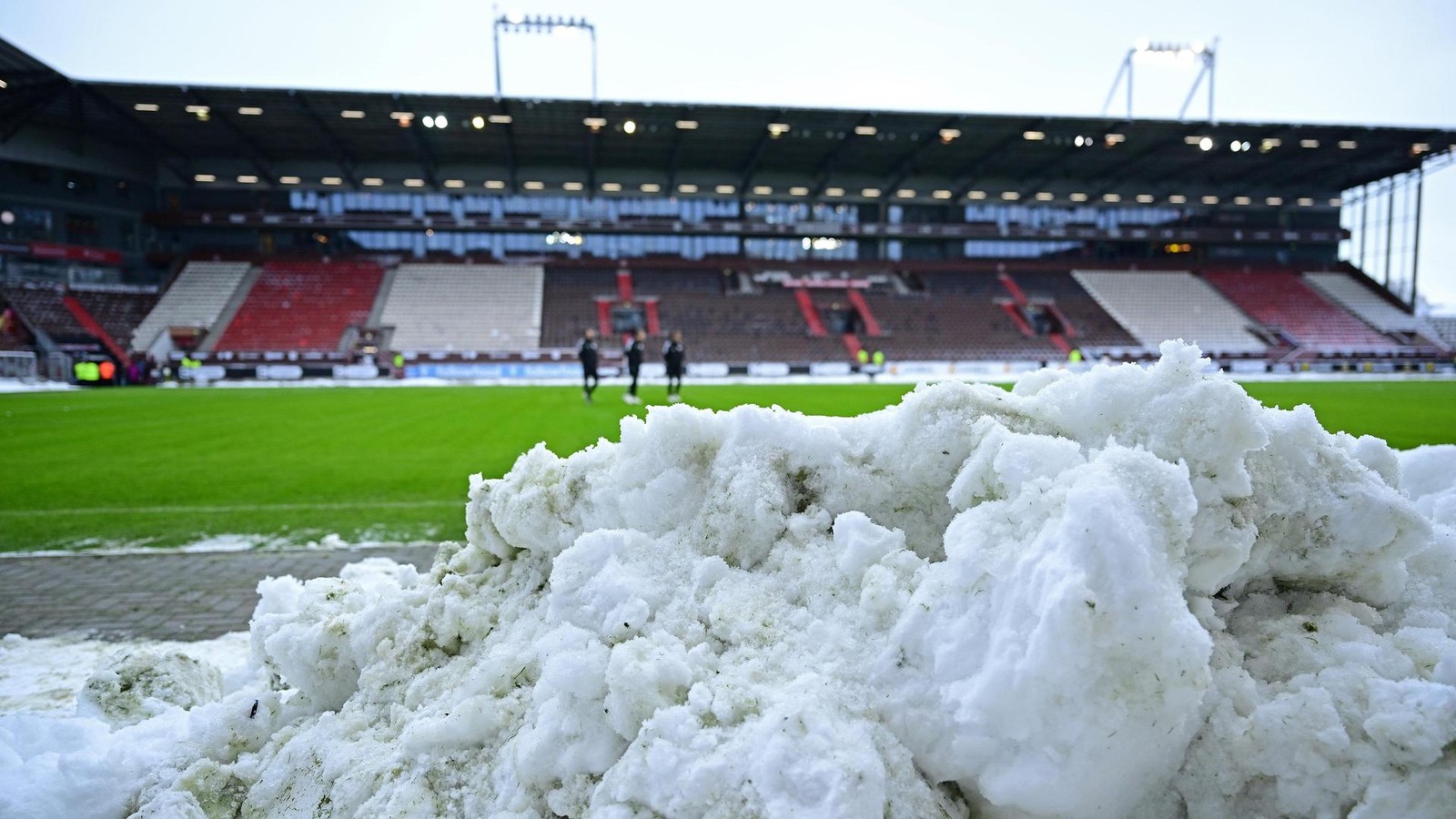 Fans-in-Sorge-Benachteiligt-der-Nachholtermin-den-FC-St-Pauli-im-Derby-