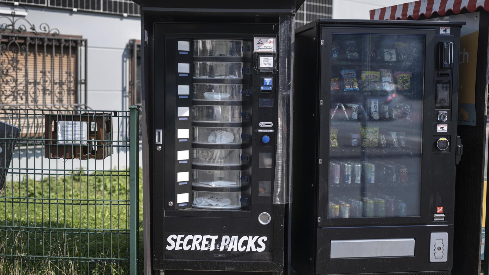 Schlagringe-und-Taser-in-Mystery-Boxen-Das-sollten-Eltern-wissen