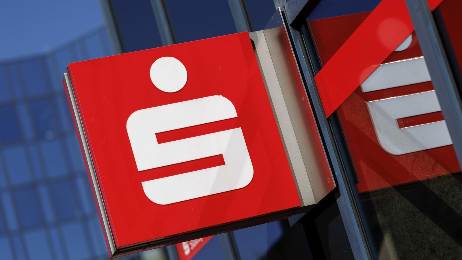 Sparkasse-Bottrop-h-lt-wetterbedingt-ihre-Filialen-geschlossen