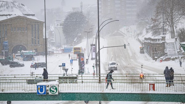 Warnung vor Eisregen und Glätte in Hamburg – Zugausfälle beim Metronom