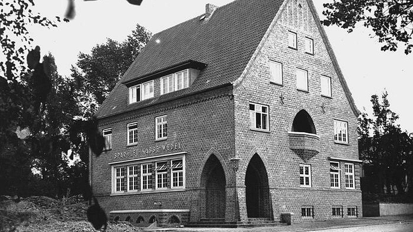 Sparkasse-an-der-Elbe-Mit-einem-Kredit-ber-250-Mark-fing-alles-an