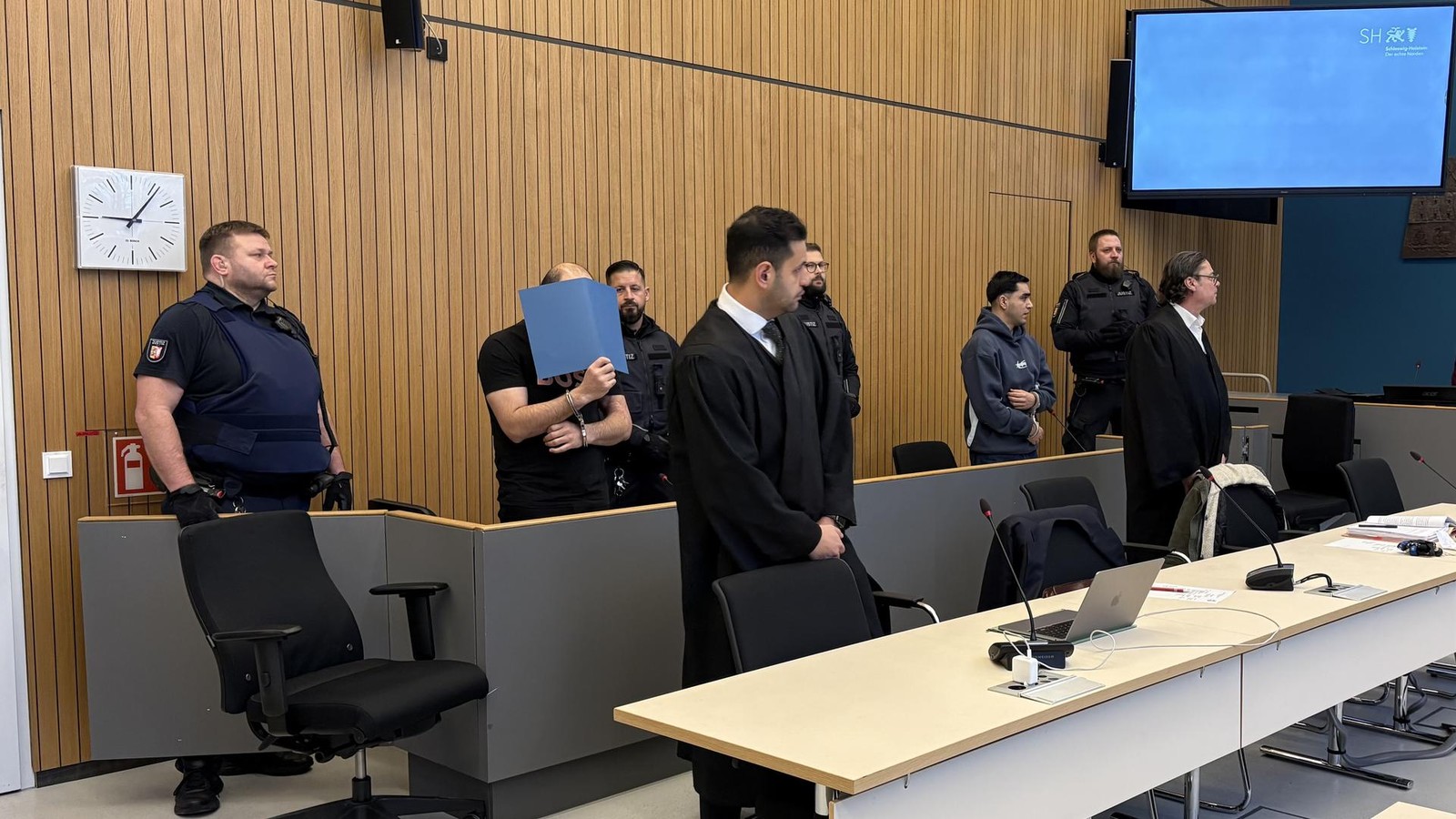 Frau-des-Angeklagten-spielte-ihre-M-nner-gegeneinander-aus