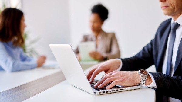 Arbeitslosigkeit in Essen steigt stark: Jetzt trifft es die Akademiker