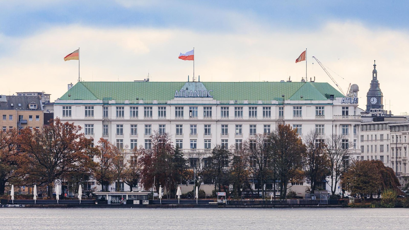 Atlantic-verkauft-M-bel-Das-sollen-Sofas-und-Lampen-aus-dem-Luxushotel-kosten