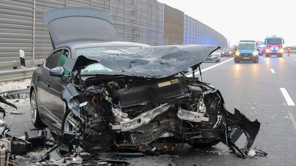 Glätte-Unfälle auf der A7: Massenkarambolage mit 11 Verletzten