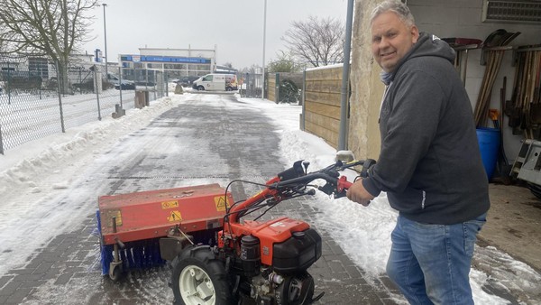 Schnee-Engel von Halchter: Karsten Seidel schuftet täglich für seine Nachbarn