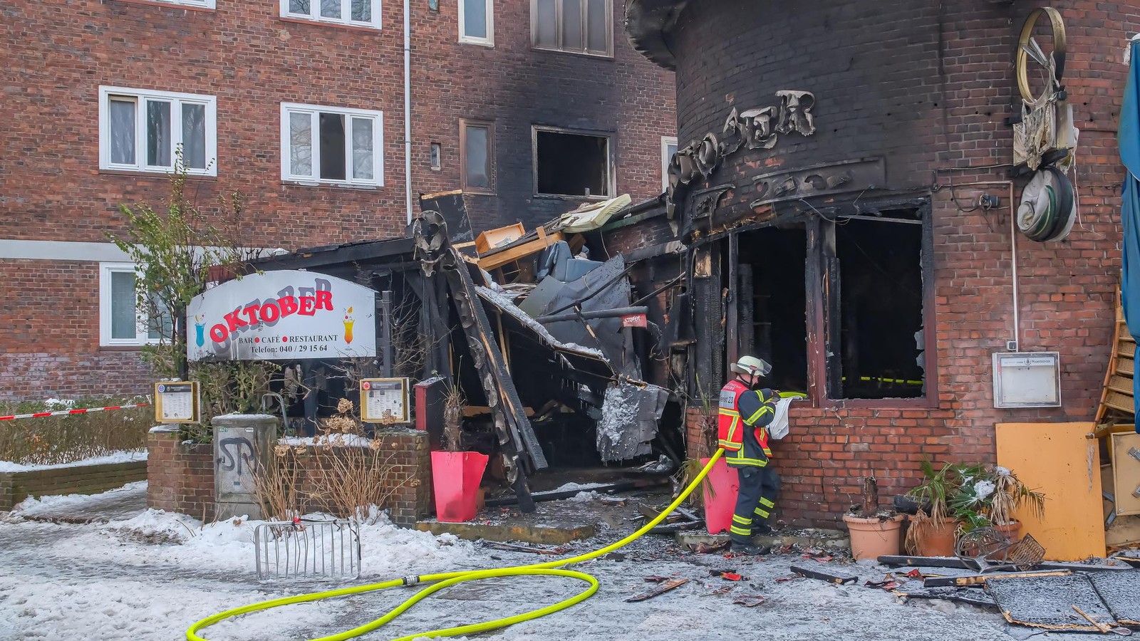 Feuer-zerst-rt-Lokal-und-Wohnungen-Hausmeister-schildert-Ungl-cksnacht