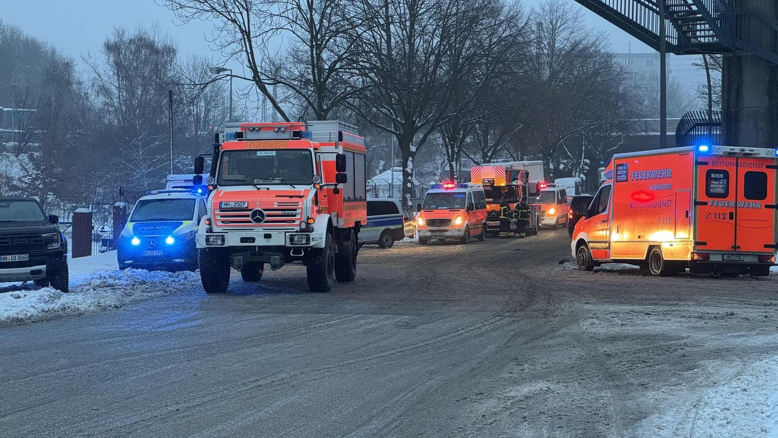 S-Bahn-mit-mehr-als-500-Fahrg-sten-bleibt-liegen-ein-Trick-bringt-die-L-sung