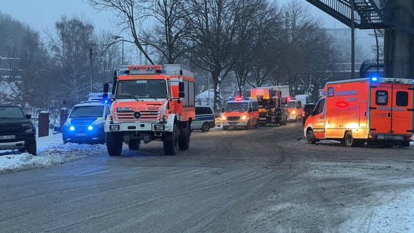S-Bahn mit mehr als 500 Fahrgästen bleibt liegen – wichtige Strecke gesperrt