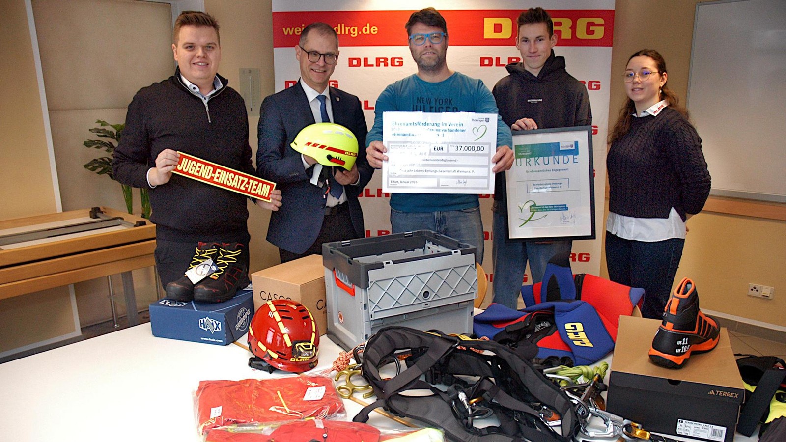 Warmer-Geldregen-f-r-den-gro-en-Weimarer-Retter-Verein