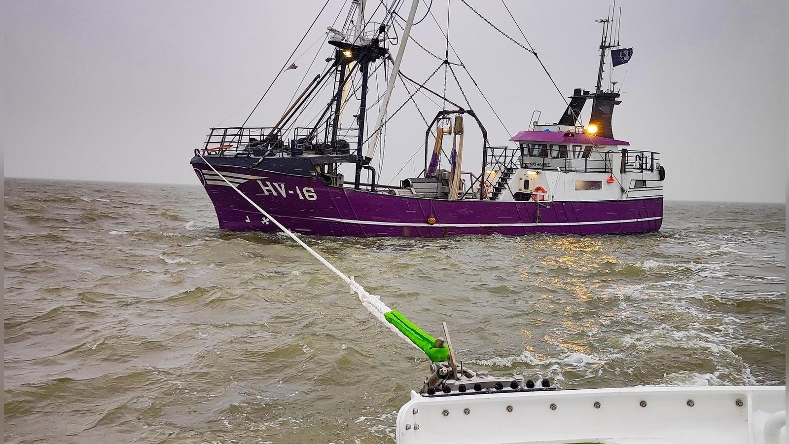 Seenotretter-befreien-Fischkutter-vor-Sylt-aus-misslicher-Lage