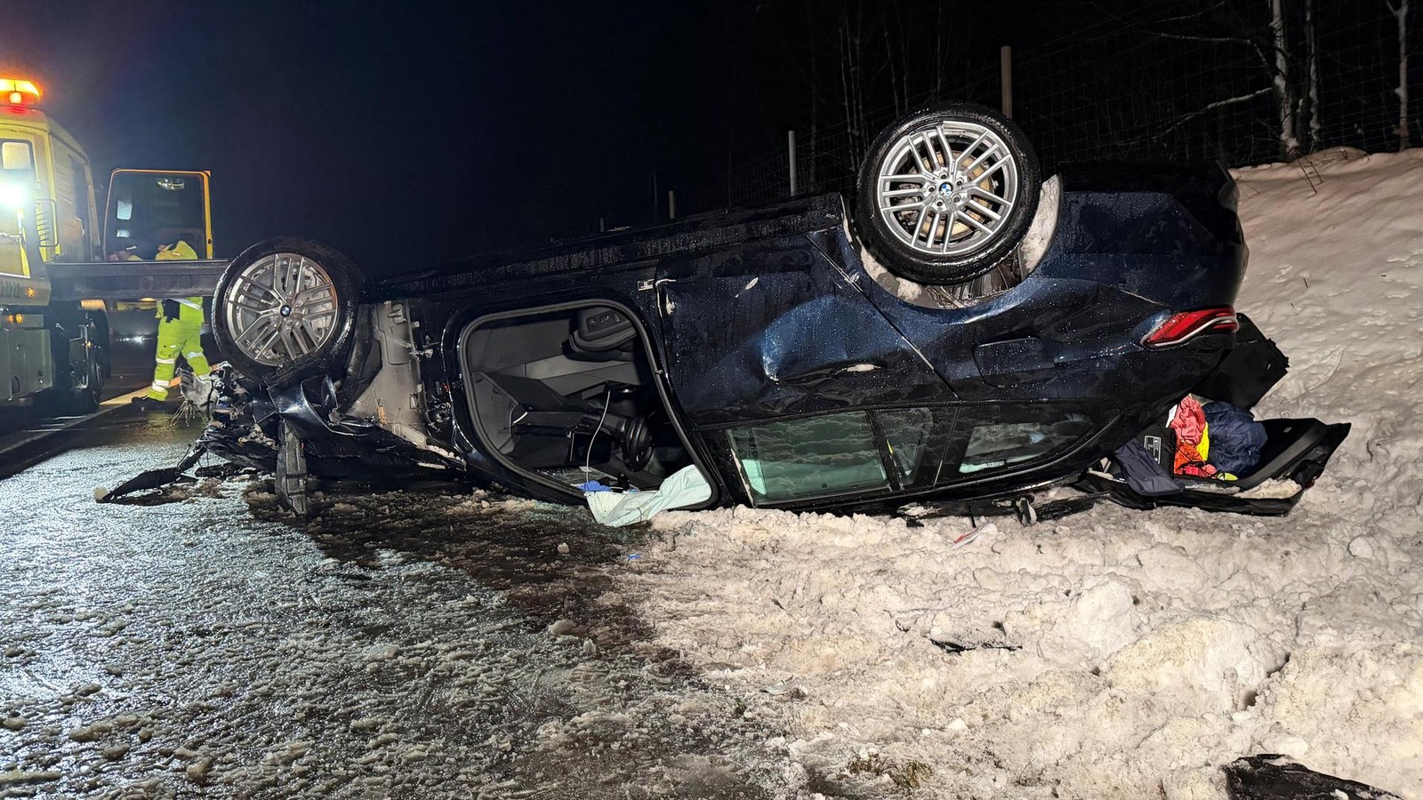 A7-Zwei-Unf-lle-bei-spiegelglatter-Fahrbahn-beide-Fahrer-leicht-verletzt