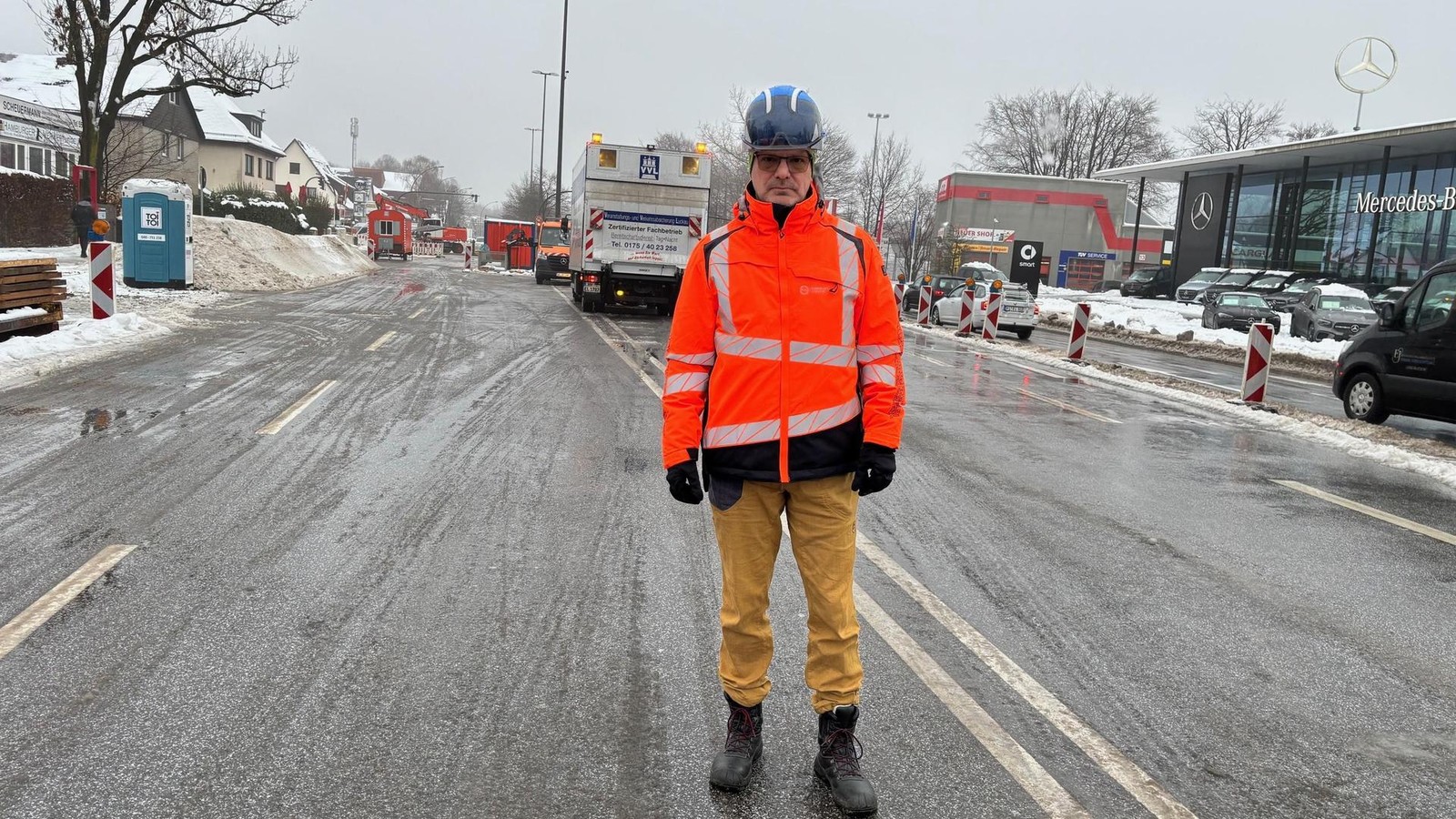 Nach-Wasserrohrbruch-Kollaustra-e-wieder-in-beide-Richtungen-befahrbar