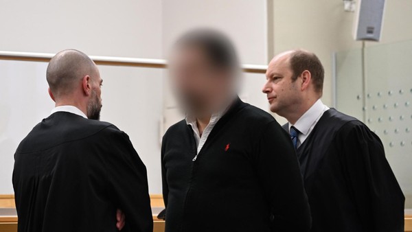 Kokainhändler vor Razzia gewarnt: Staatsanwalt legt Geständnis ab