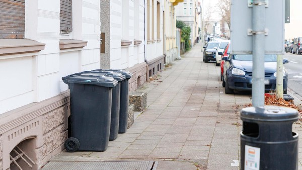 Streit um Mülltonnen auf dem Gehweg: Stadt Herne muss Bußgeld aufheben