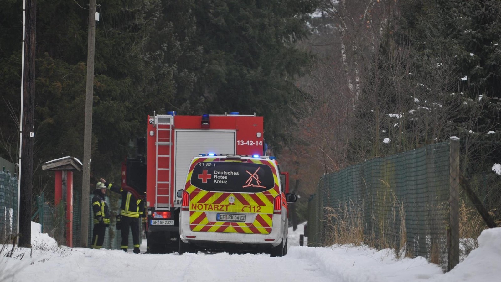 In-St-de-st-rzt-das-Dach-einen-Vorhauses-ein-ein-Verletzter