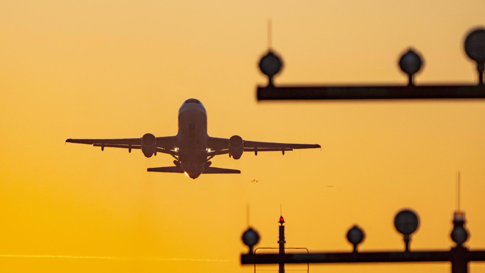 Flughafen-Teneriffa-Mann-will-tote-Frau-an-Bord-schmuggeln