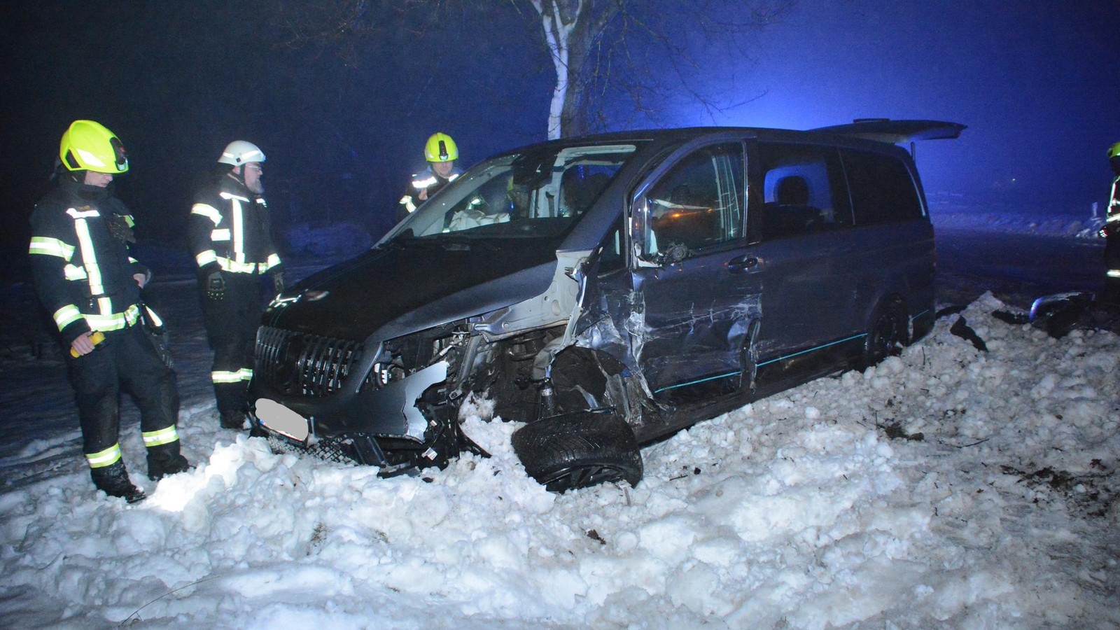 Blitzeis-16-Unf-lle-f-nf-Verletzte-f-nf-Totalsch-den