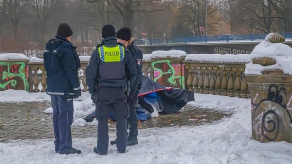 59-Jähriger tot in eingeschneitem Zelt auf Lombardsbrücke gefunden