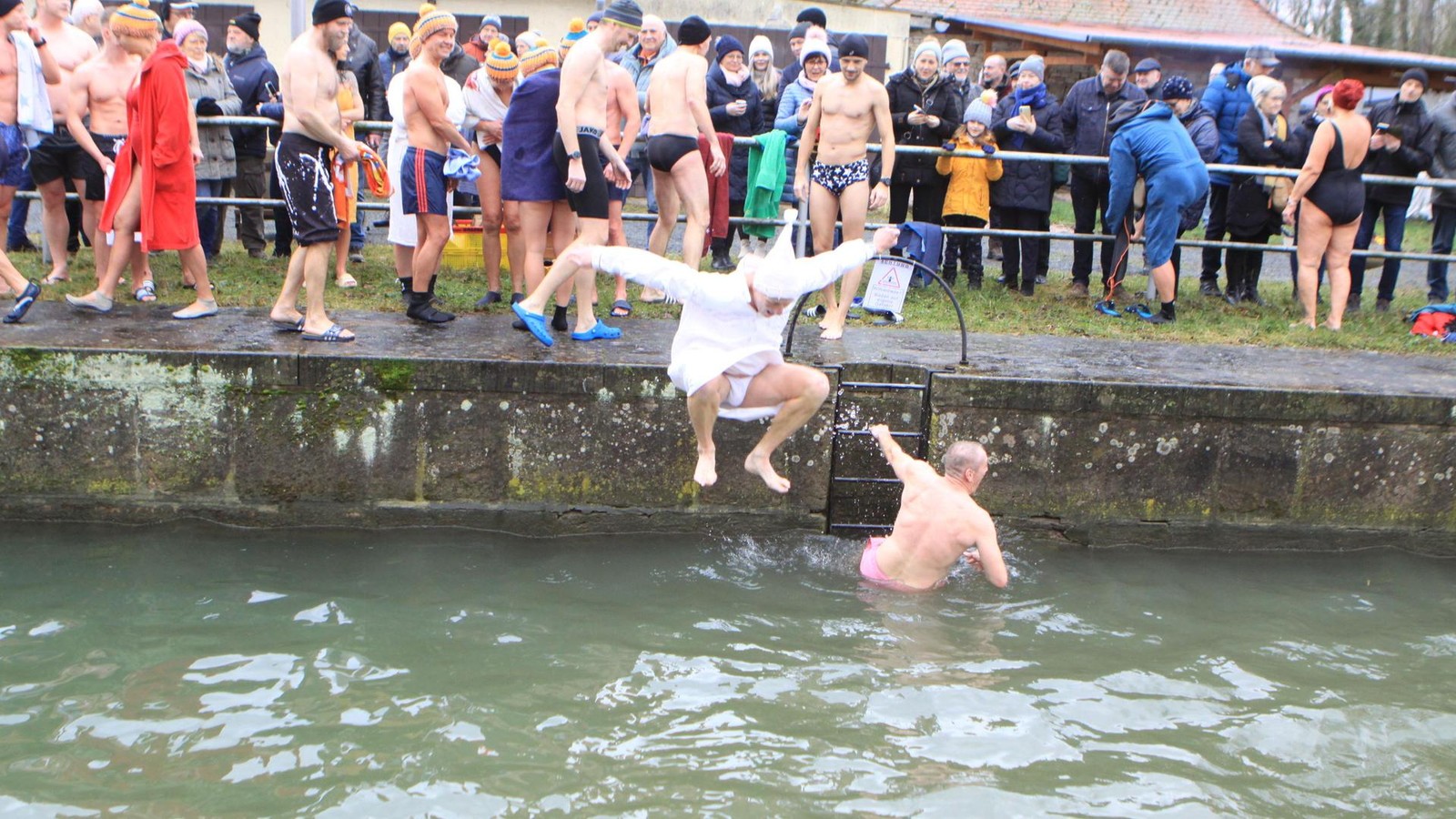 Kyffh-userkreis-Arterner-Schleuse-erwartet-Wasserratten-wieder-zum-eiskalten-Winterspektakel