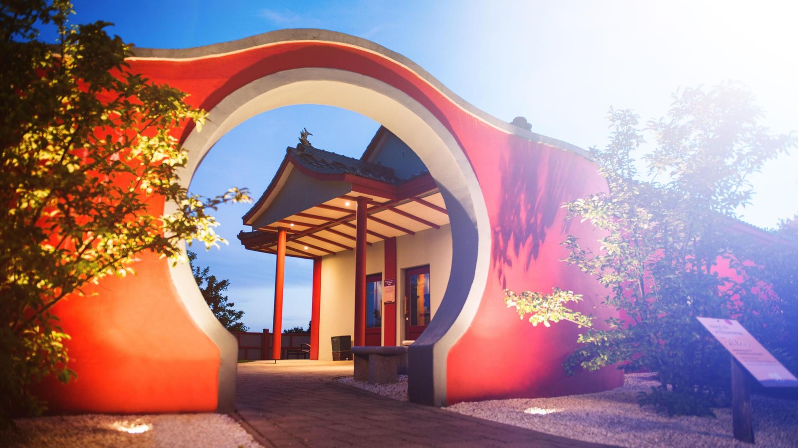 Tropische-Entspannung-mit-SaunaWeltreise-und-Wellness-Angeboten