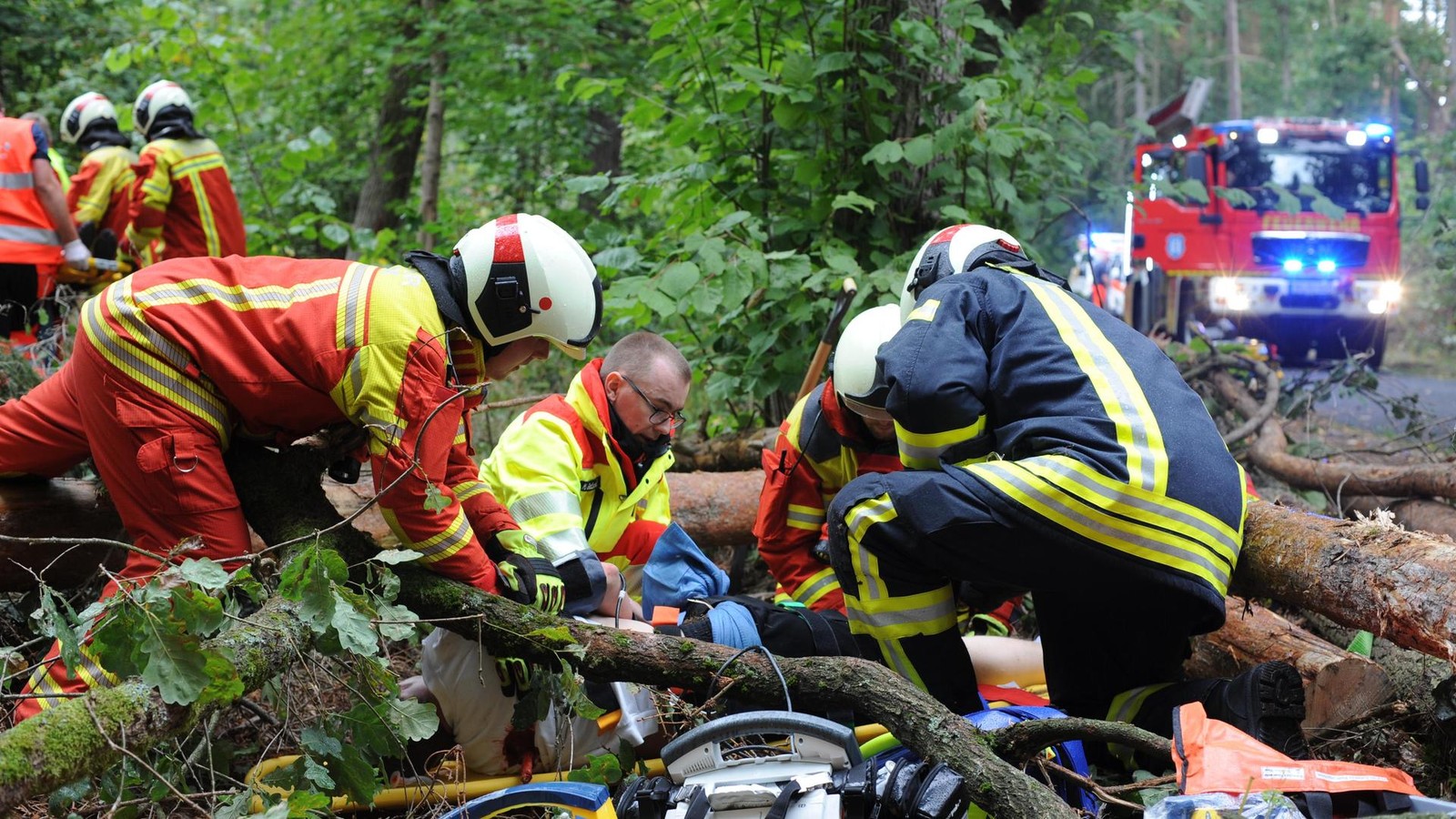 Wo-Lebensretter-das-Leben-retten-im-Ilm-Kreis-ben-k-nnen