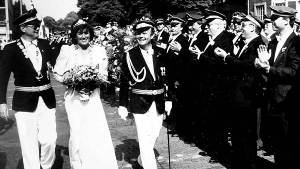 Von Königspaaren, Mützentaufe und Holzvögeln: Schau über Bottrops Alte Allgemeine