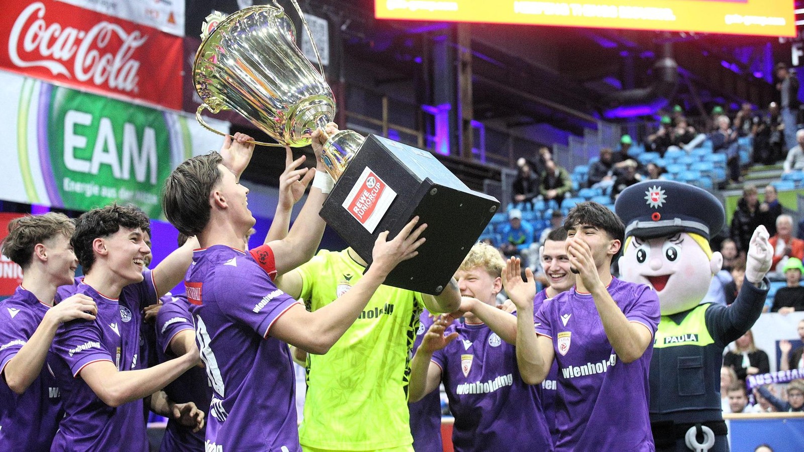 Vienna-Calling-Hasan-Deshishku-ballert-Austria-Wien-beim-Rewe-Juniorcup-zum-Titel