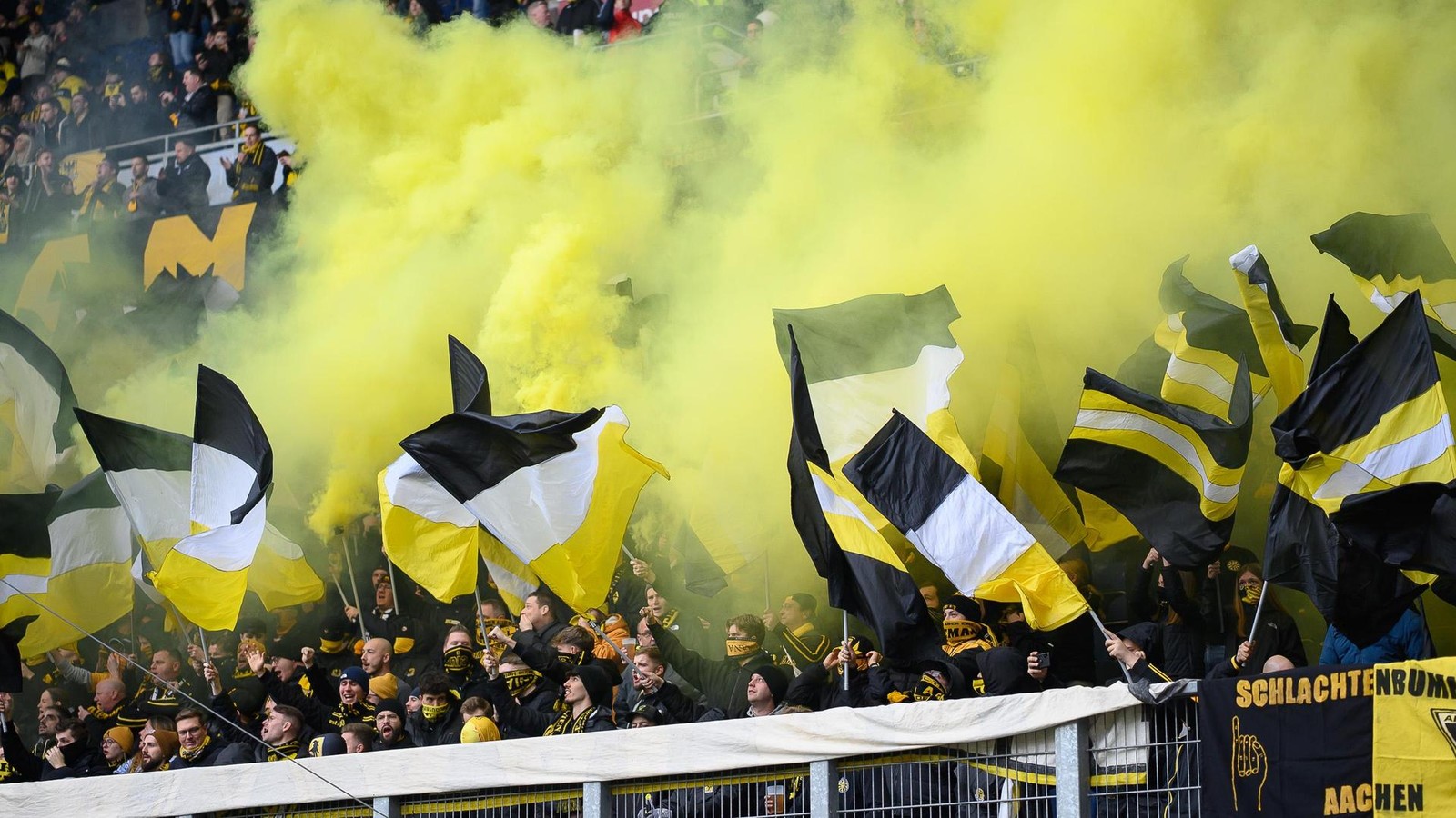 -Tod-und-Hass-dem-RWE-Aachen-Fanclub-verbreitet-skandal-se-Anti-RWE-Shirts