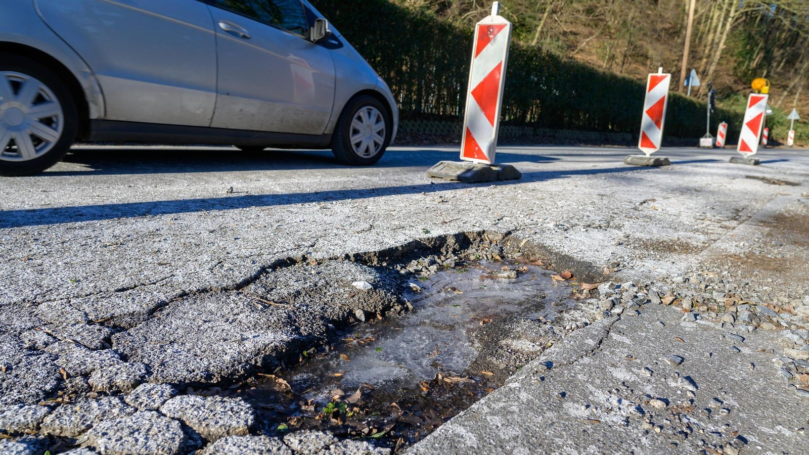 Frost-und-Schnee-So-bek-mpft-die-Stadt-Essen-die-vielen-neuen-Schlagl-cher