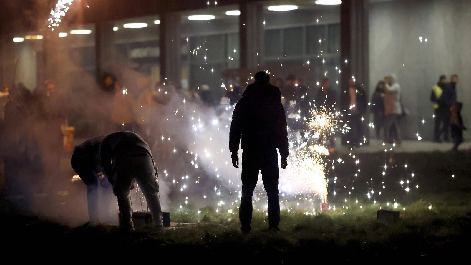 Siegen-Chaoten-jagen-B-ller-auf-Kreisel-hoch-die-Polizei-hat-Videos-der-T-ter