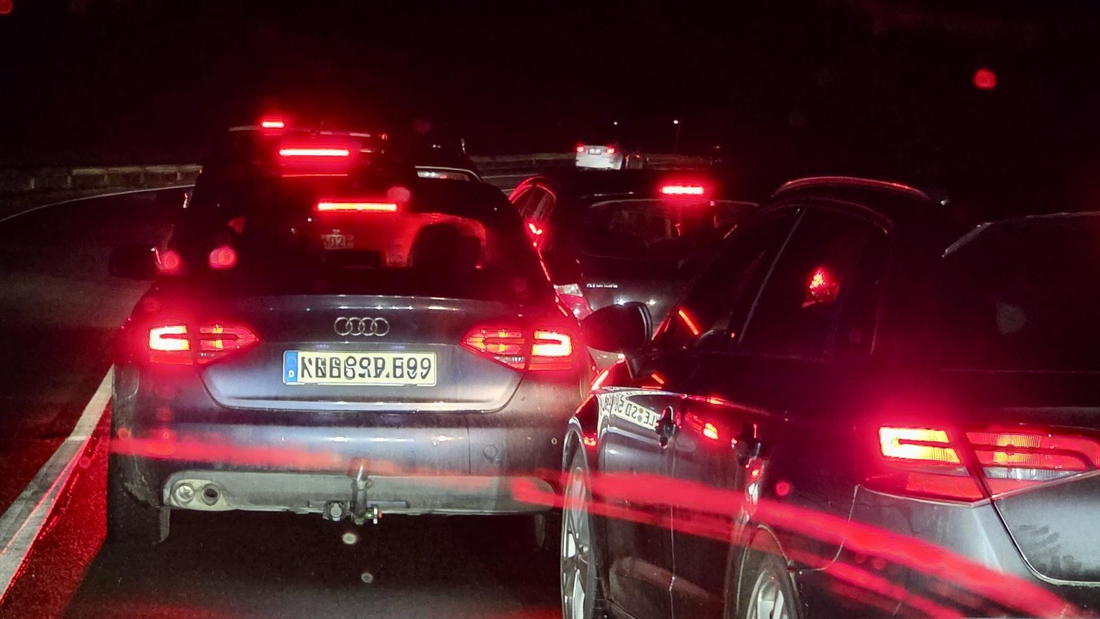 Mega-Stau-rund-um-die-Emmericher-Rheinbr-cke-das-war-die-Ursache