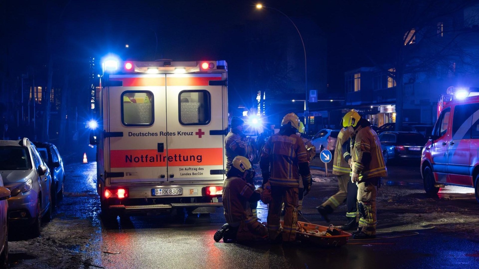 Nach-Rettung-aus-Teltowkanal-Mann-schwebt-in-Lebensgefahr