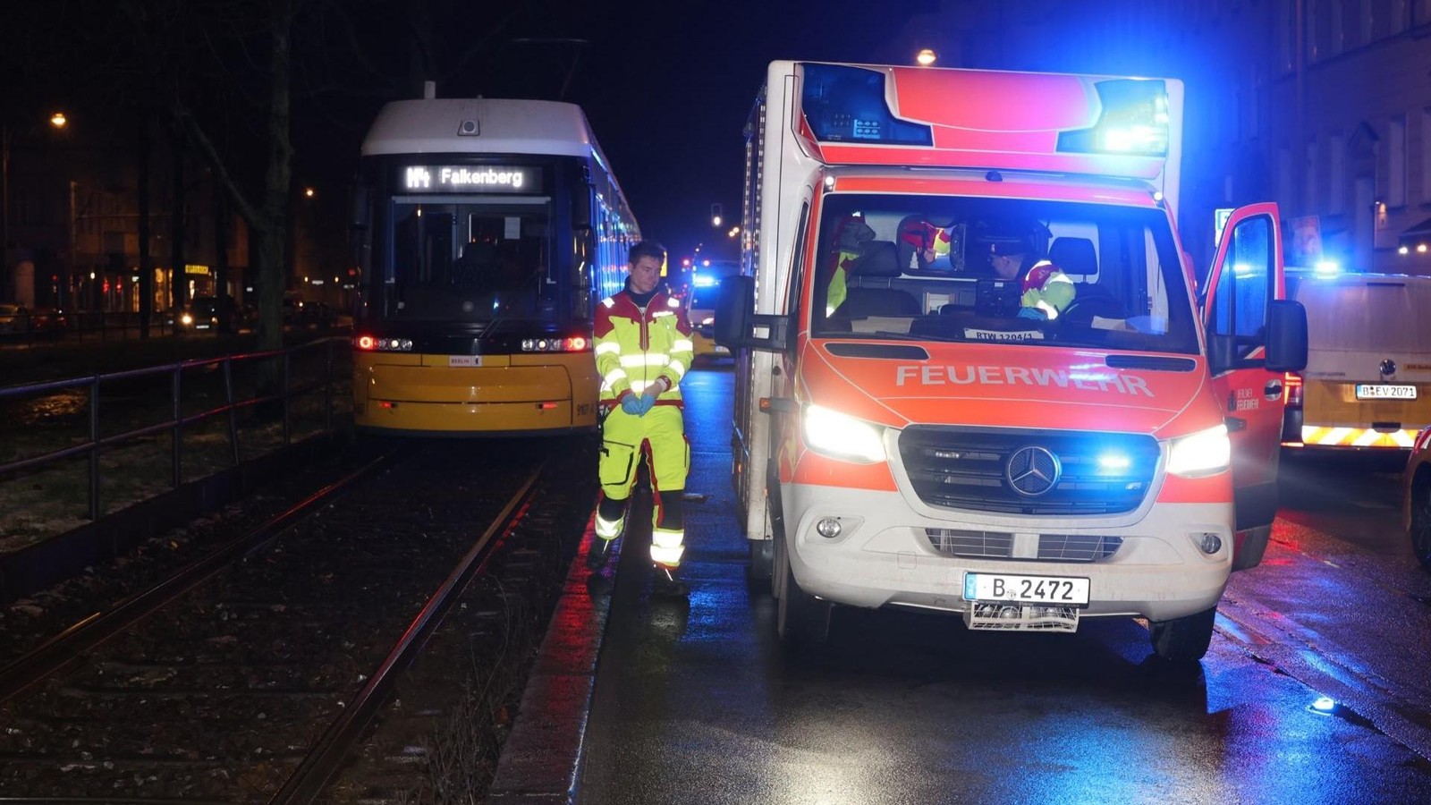 Tram-erfasst-Fu-g-nger-in-Prenzlauer-Berg-schwere-Kopfverletzungen