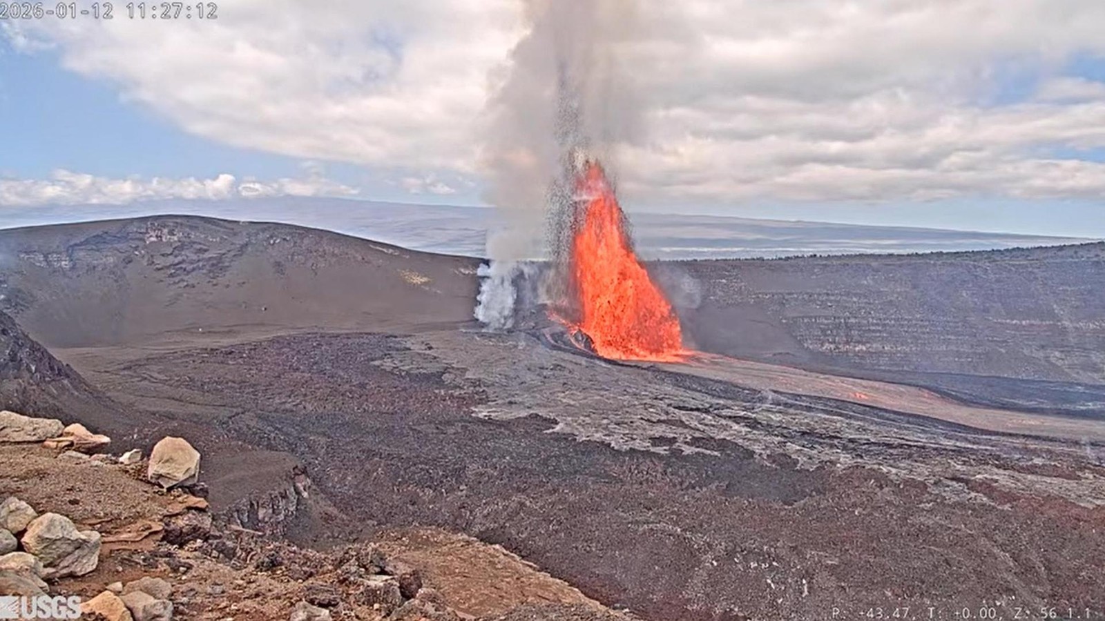 Schockierende-Aufnahmen-Lavafont-nen-schie-en-200-Meter-hoch-Beh-rden-warnen