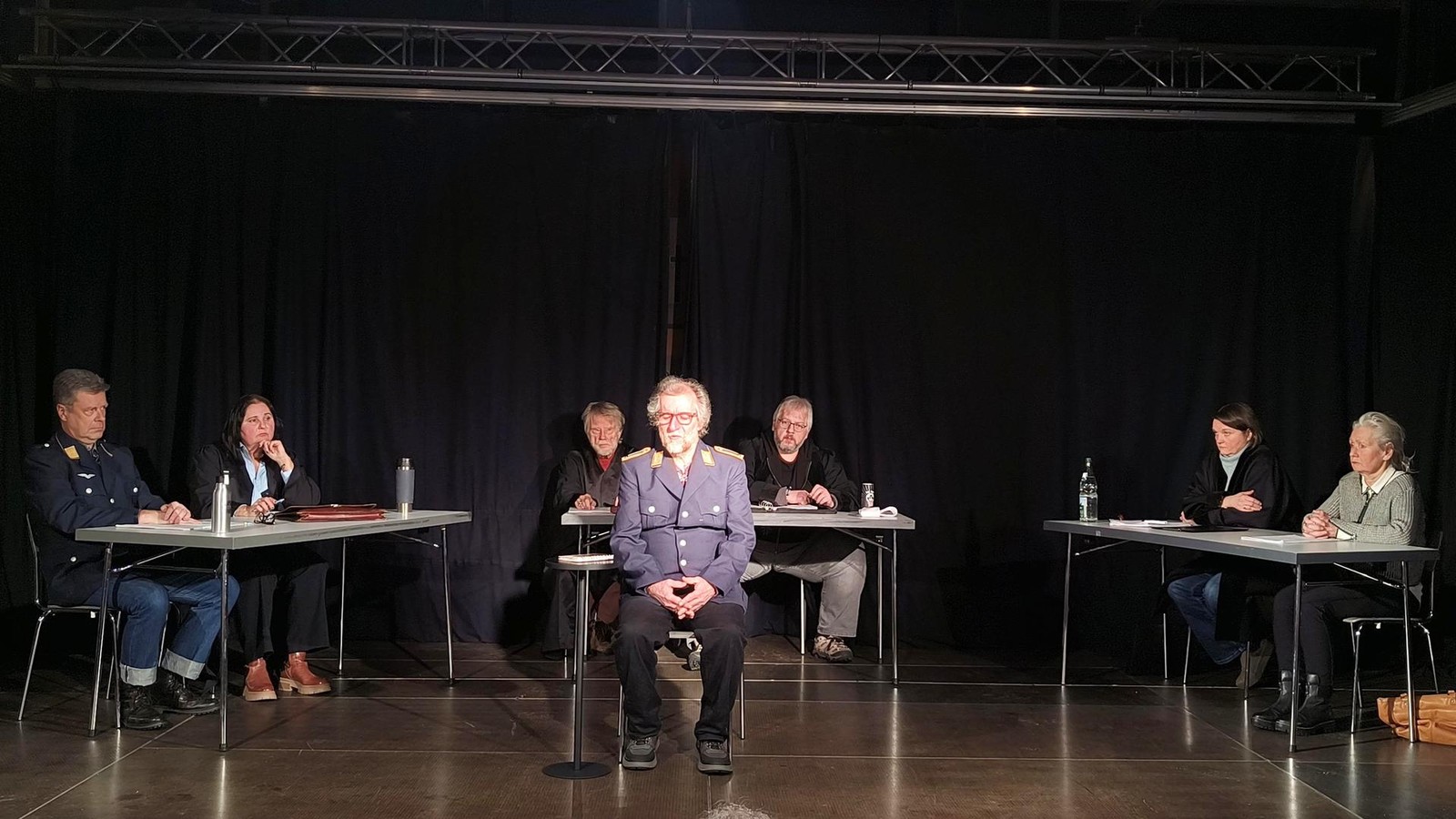 -Terror-in-Geesthacht-Theaterpublikum-wird-zum-Richter