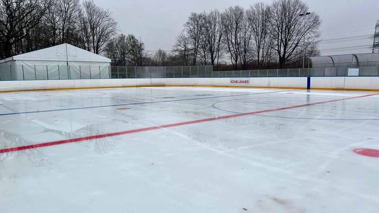 -F-r-Vereinssport-ungeeignet-Kritik-an-mobiler-Eisfl-che-in-Hamburg