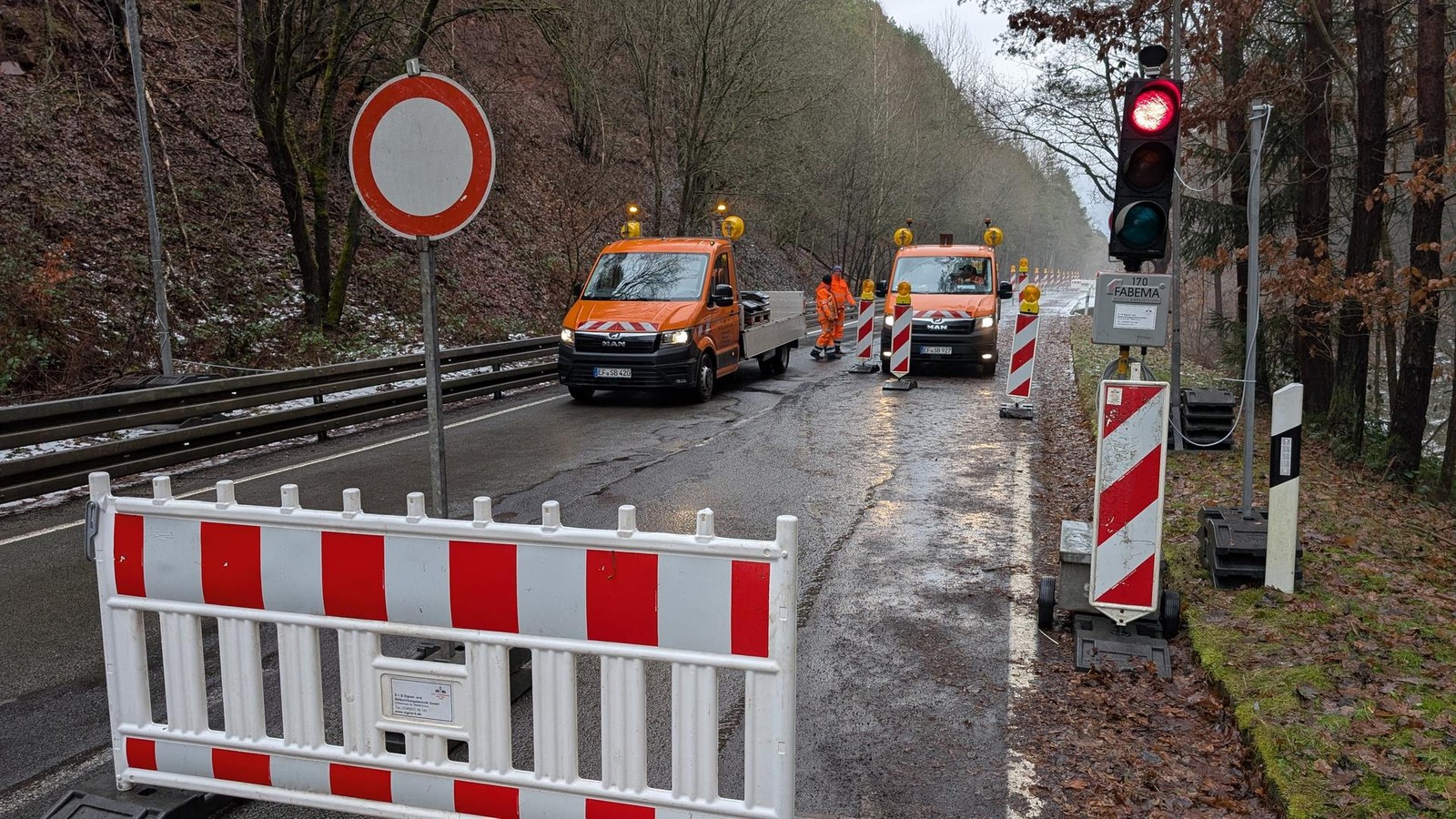 Wartburgkreis-Das-Trauerspiel-bekommt-eine-Betonbarriere-als-Kulisse