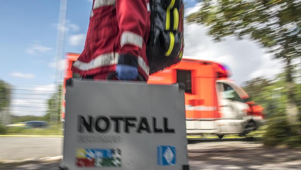 Schwerer Unfall in Witten: E-Scooter-Fahrer stürzt auf regennasser Fahrbahn