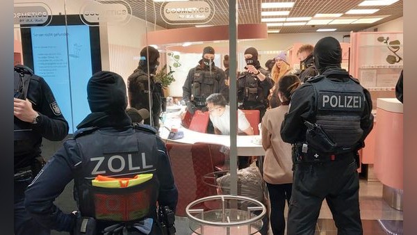 Große Razzia gegen Schwarzarbeit in Nagelstudios - drei Haftbefehle