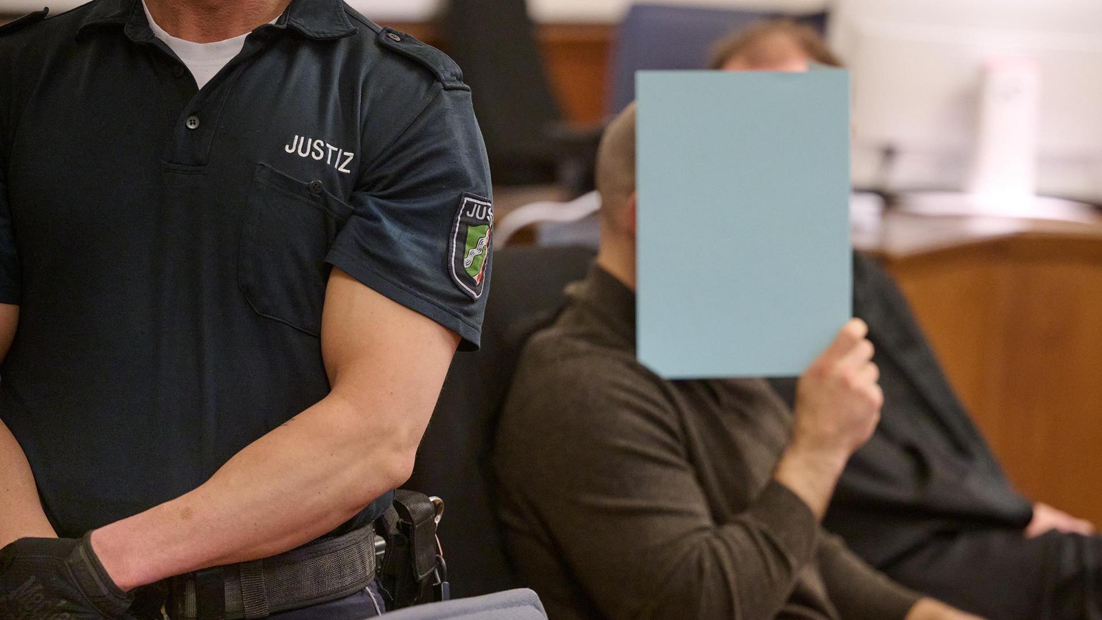 Sechs-Sch-sse-auf-Luxusauto-Polizist-aus-Dortmund-vor-Gericht