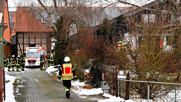 Hubschrauber-Einsatz in Klein Biewende: Frau findet ihren Mann bewusstlos im Keller