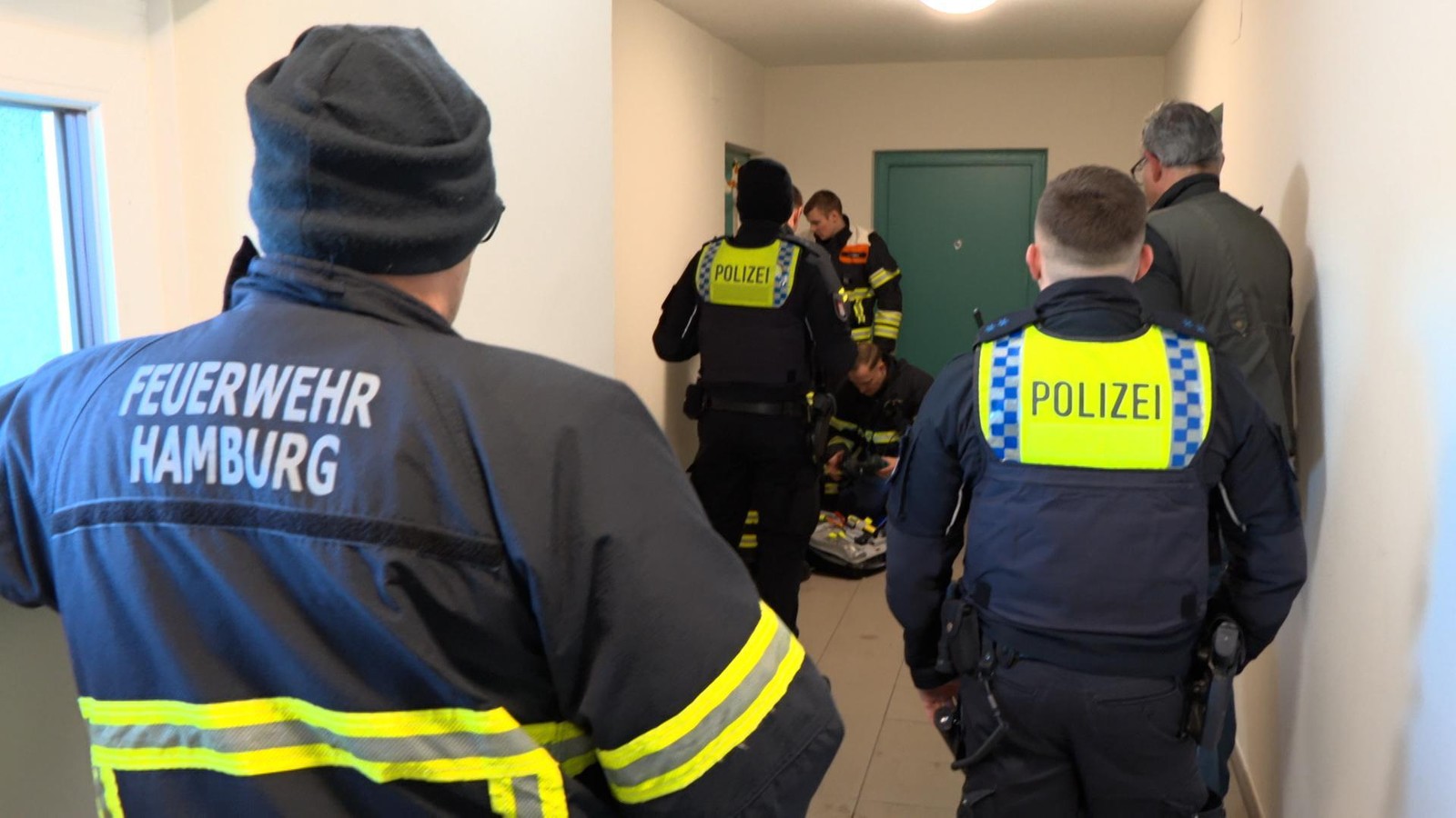 Mutter-und-Sohn-mitten-am-Tag-in-Wohnung-berfallen-und-gefesselt