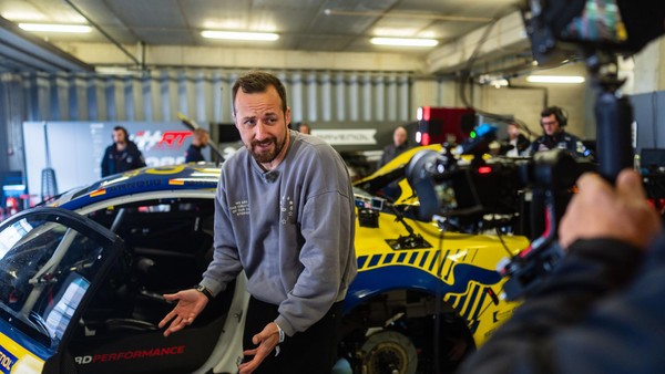 Rennfahrer, TV-Reporter, Podcaster - Mülheimer hat den „Autovirus“ in sich