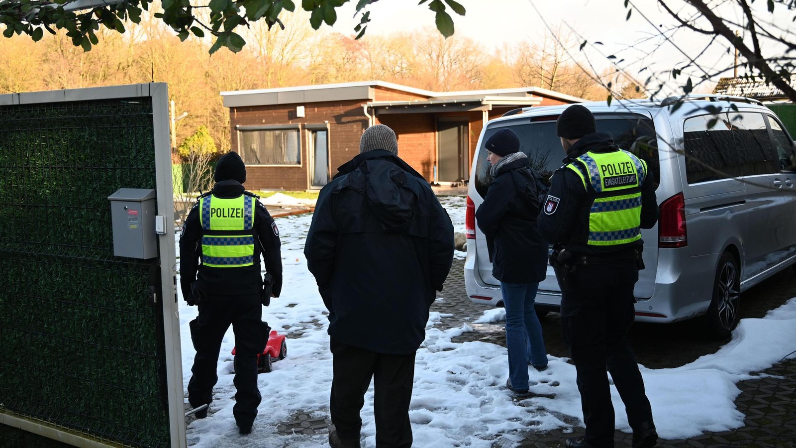 Zwangsr-umung-Familie-mit-autistischen-Kindern-muss-Haus-verlassen