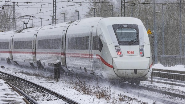 Hauruck-Aktion im Bundestag? Bahn macht Druck für neue ICE-Trasse