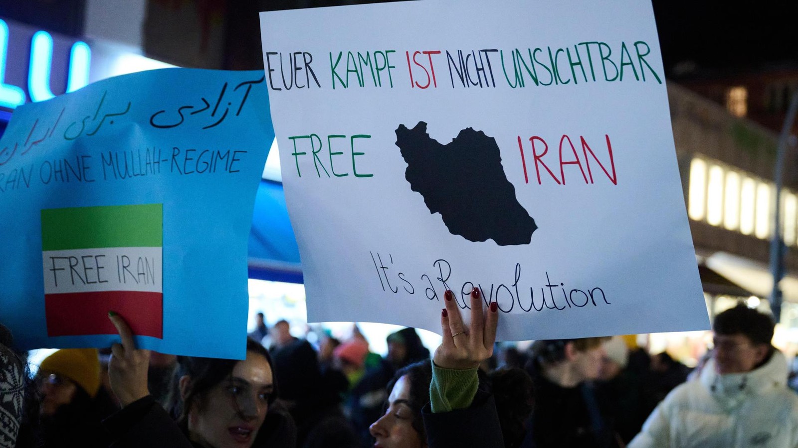 Hunderte-demonstrieren-in-Berlin-f-r-Freiheit-im-Iran