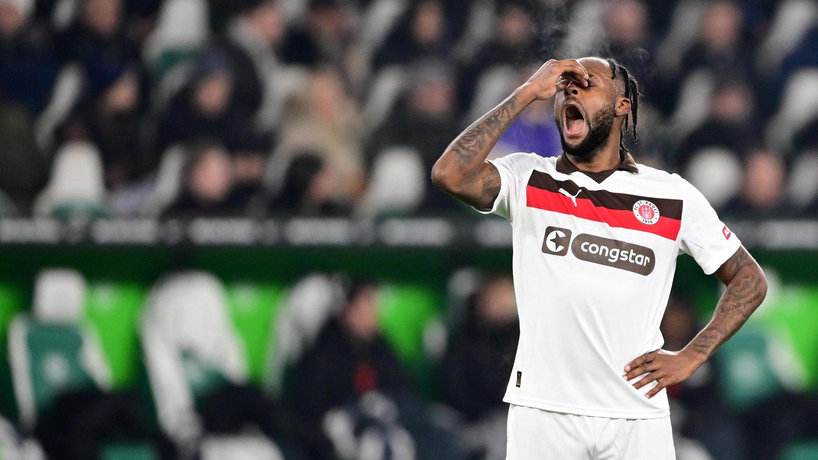 Routinier-avanciert-zum-Pechvogel-Jones-in-zwei-Kategorien-herausragend